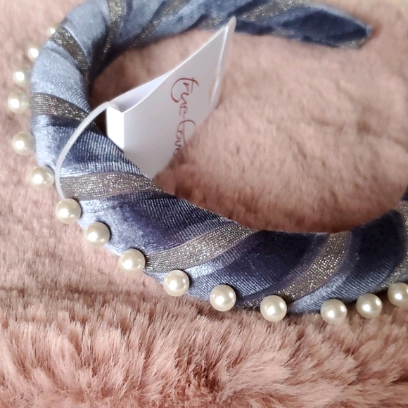 TRUE LOVE Handmade Velvet with Pearls Headband - Picture 4 of 5